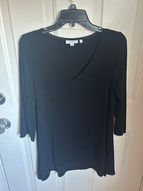 Chico's Black V-Neck Long Sleeve Tee